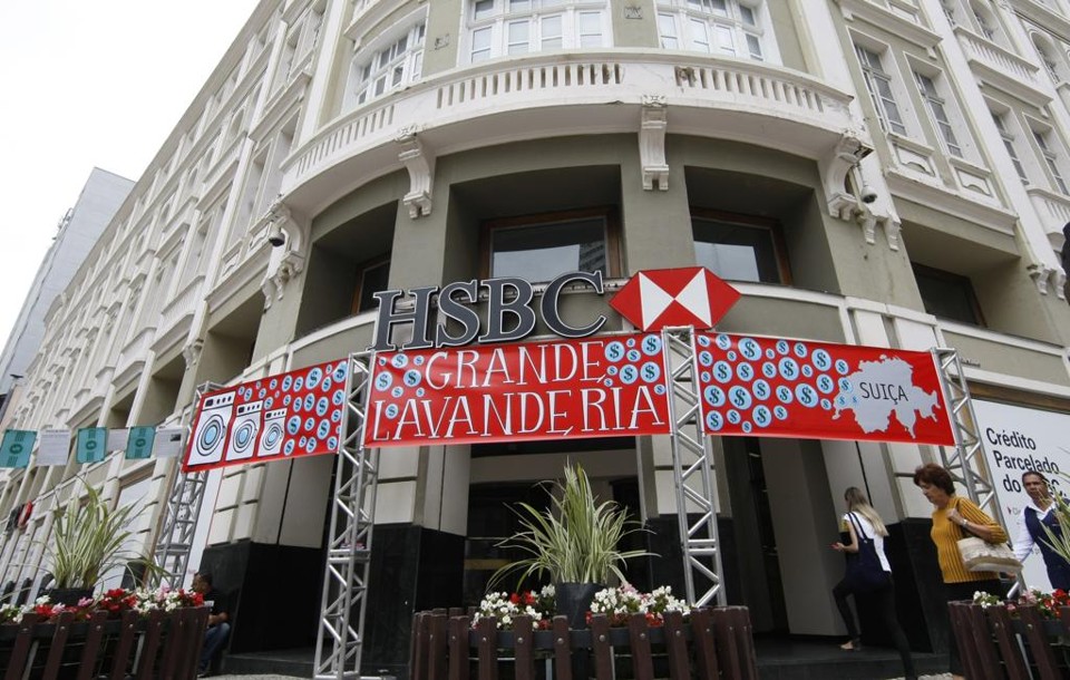 Ato quis chamar a atenção para os escândalos envolvendo o HSBC na Suíça. | Aniele Nascimento/Gazeta do Povo