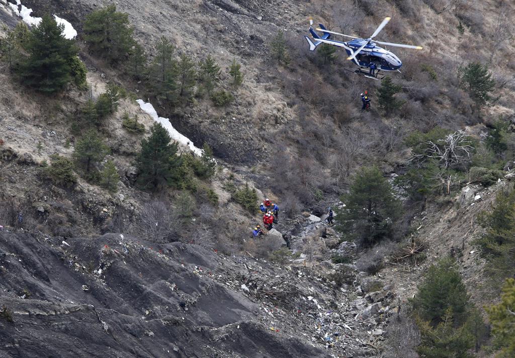 Embora tenha dito que ainda é muito cedo para chegar a conclusões, o diretor da agência investigativa de aviação da França afirmou que o acidente parece não ter sido causado por despressurização | GUILLAUME HORCAJUELO/EFE
