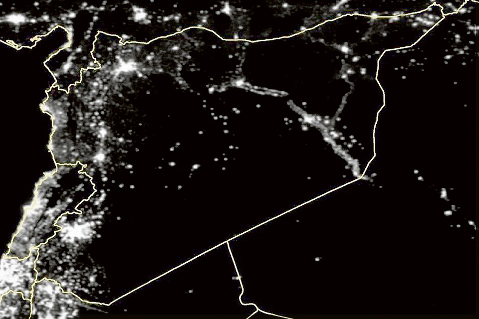 A Síria na escuridão, em foto feita por satélite e divulgada pela universidade chinesa de Wuhan. | DivulgaçãoWith Syria/Universidade de Wuhan