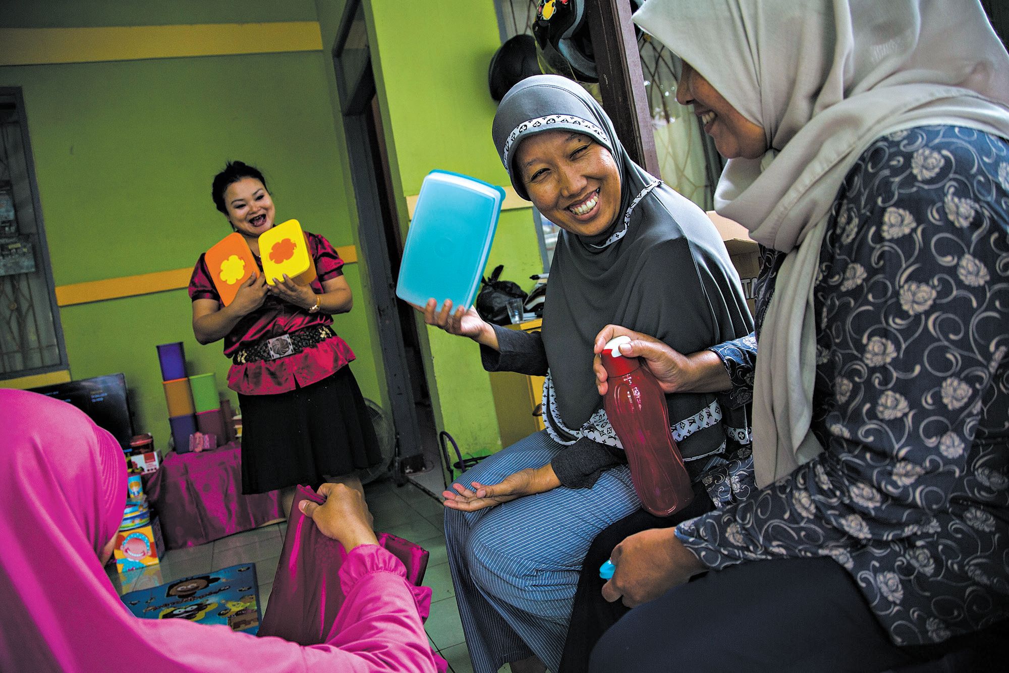 Reunião da Tupperware em 2014, na Indonésia, que se tornou o maior mercado da empresa | Lam Yik Fei/The New York Times