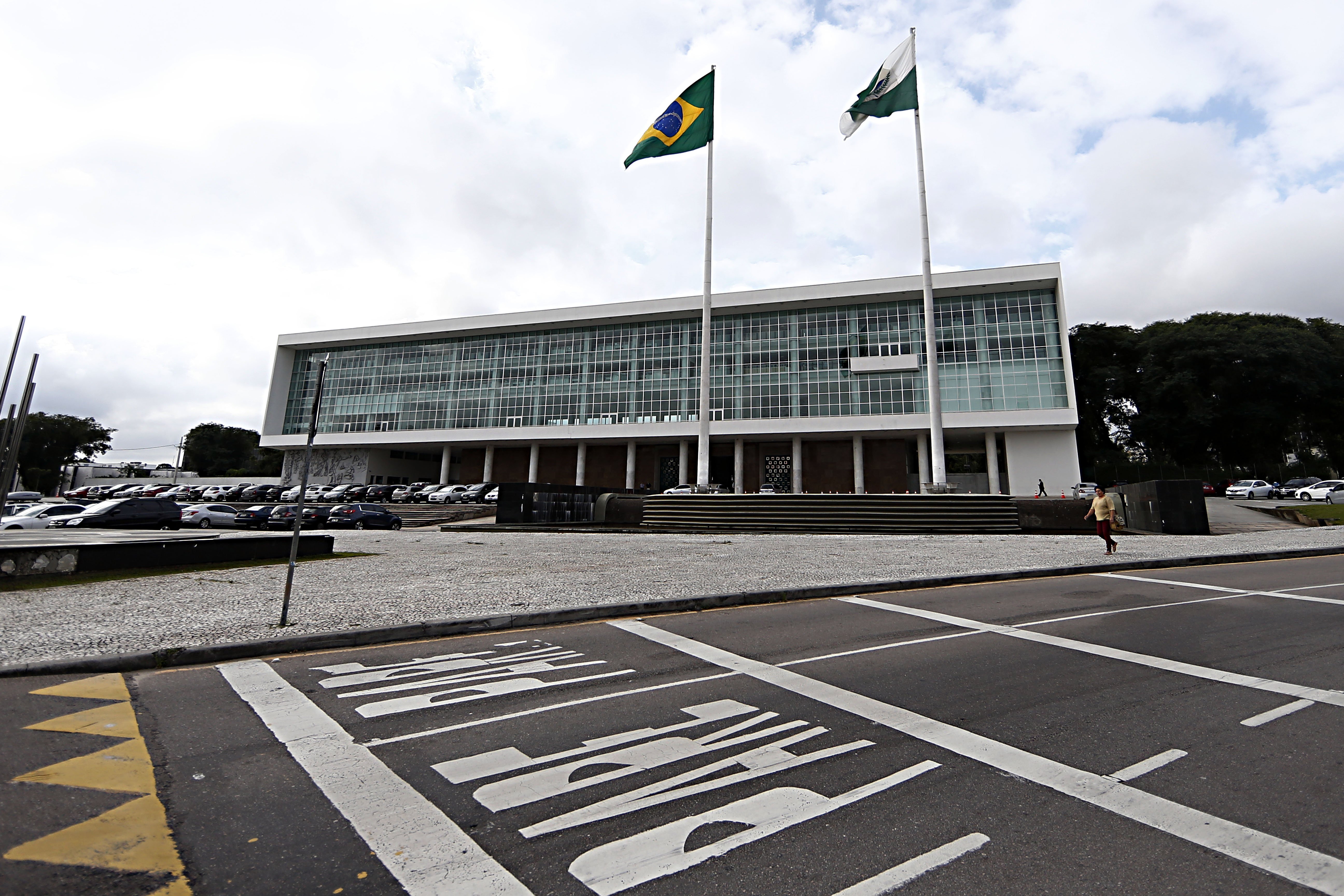 Até junho, governo do Paraná promete saldar a dívida com os servidores públicos. | Albari Rosa/Gazeta do Povo