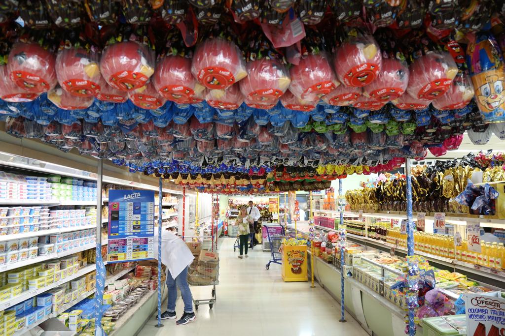 59% dos pesquisados consideram que a Páscoa gera despesas extras no supermercado pela compra de produtos relacionados à data | Ivonaldo Alexandre/Gazeta do Povo