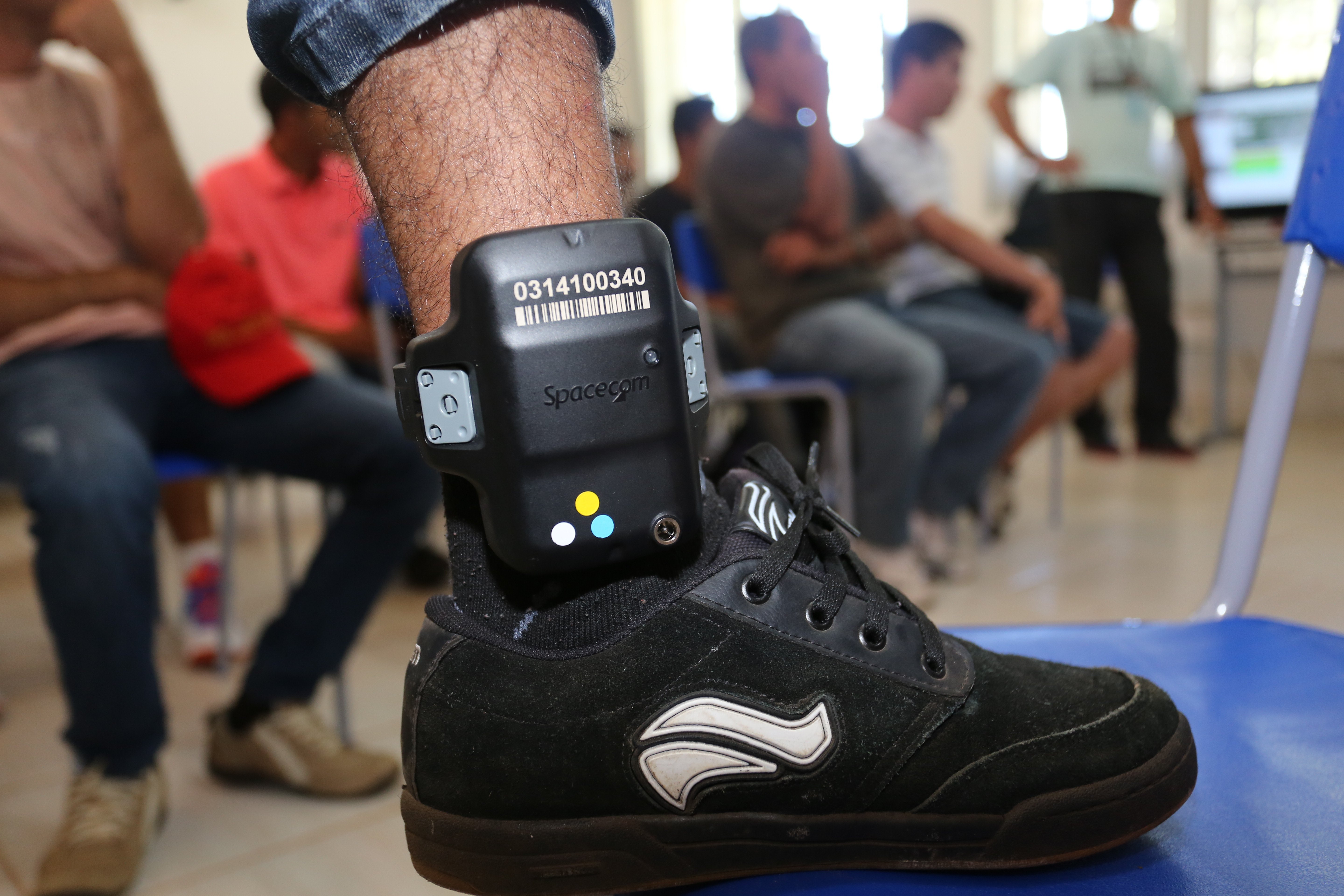 O uso de tornozeleiras eletrônicas é uma forma de o acusado ser monitorado enquanto responde em liberdade a processo na Justiça | Ivonaldo Alexandre/Gazeta do Povo