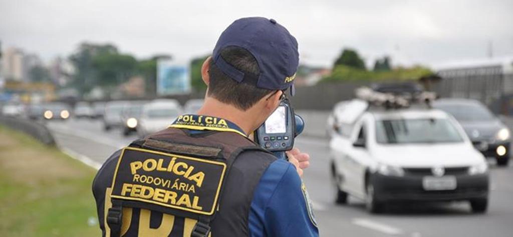 Durante o feriado, a PRF notificou ainda 722 motoristas por ultrapassagens proibidas no Paraná | Divulgação/PRF