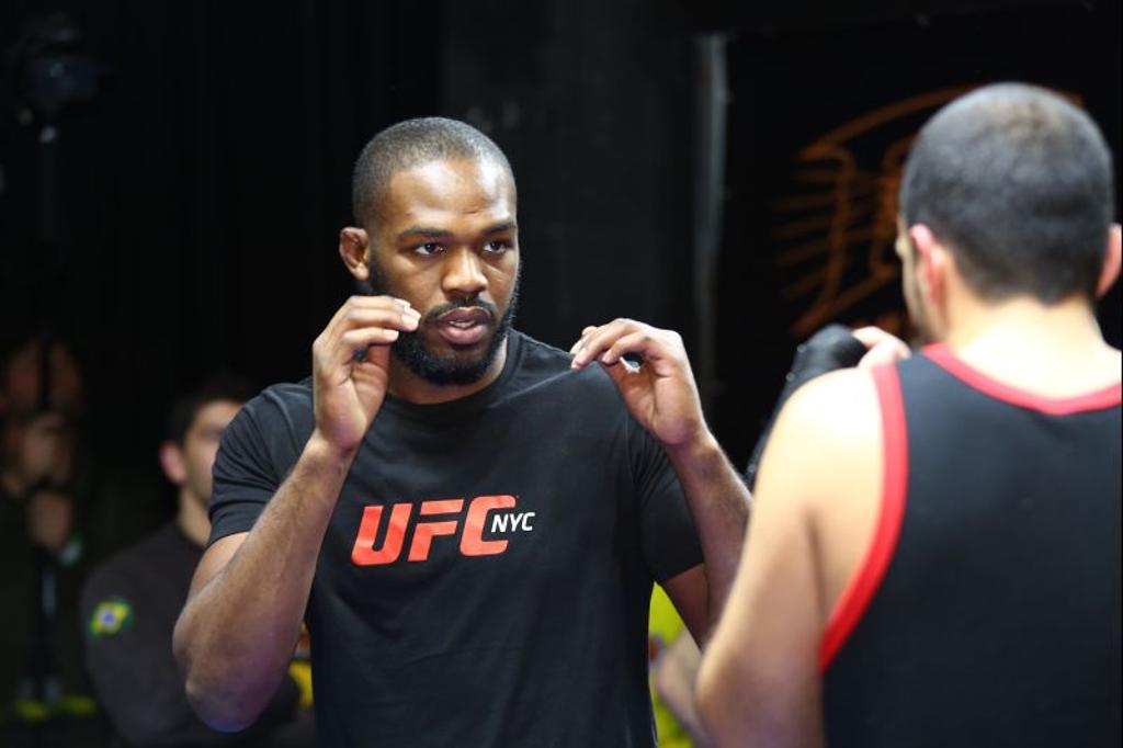 Jon Jones se envolveu em um acidente de carro, mas fugiu sem prestar socorro a uma vítima. | Giuliano Gomes/Gazeta do Povo