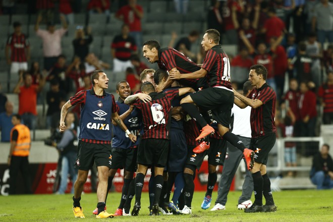 Remo perdeu dois pênaltis e Atlético se classificou para a segunda fase da Copa do Brasil. | Hugo Harada/Gazeta do Povo