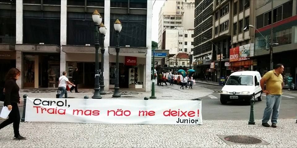 Faixa no calçadão da XV: mistério. | Cristiano Castilho/Gazeta do Povo