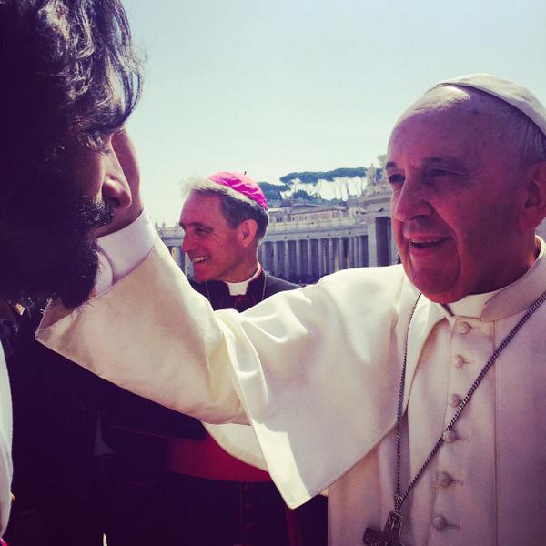 Papa Francisco abençoa Rodrigo Santoro | Nazanin Boniadi/