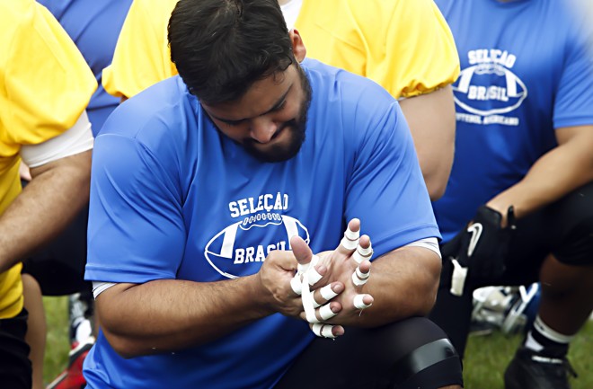 Seleção Brasileira de Futebol Americano fazendo um treinamento intensivo no feriado de Tiradentes na Unicentro em Irati, interior do Paraná. Seleção se prepara para a primeira participação do Brasil na Copa do Mundo de Futebol Americano. | Albari Rosa/gazeta do povo