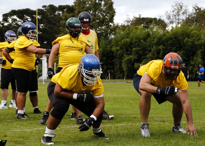 Seleção Brasileira de Futebol Americano fazendo um treinamento intensivo no feriado de Tiradentes na Unicentro em Irati, interior do Paraná. Seleção se prepara para a primeira participação do Brasil na Copa do Mundo de Futebol Americano. | Albari Rosa/gazeta do povo