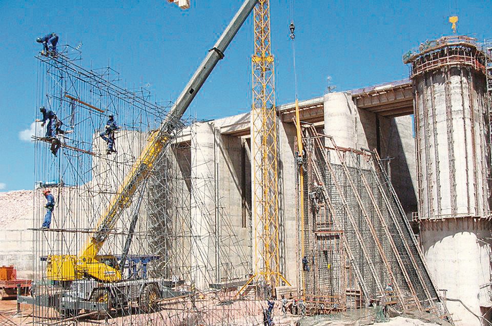 Construção da Colíder, em foto de 2013: obras chegaram a ser interrompidas por incêndio criminoso. | Divulgação