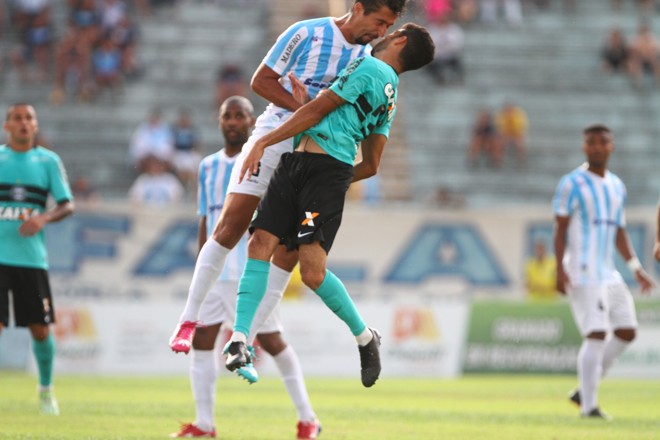 Quase deu beijo na boca entre Dirceu e Alan Santos. | Gilberto Abelha/Jornal de Londrina
