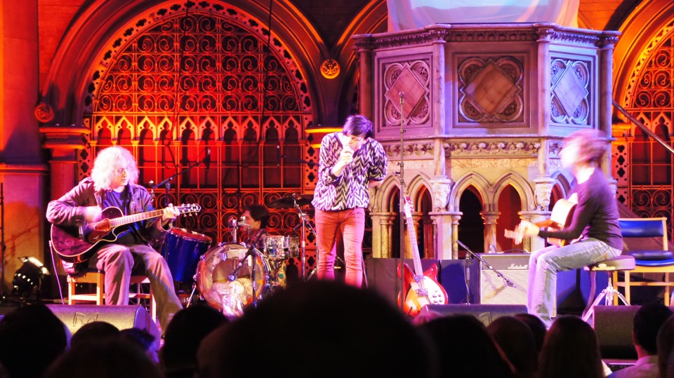 Banda do vocalista Tim Burgess foi uma das remanescentes do chamado britpop, cena que alavancou grupos como Oasis e Blur. | Divulgação