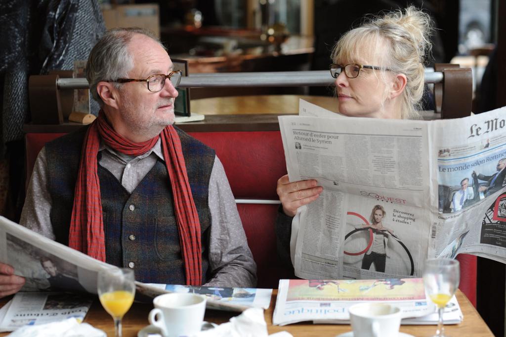 Nick (Jim Broadbent) e Meg (Lindsay Duncan): depois de 30 anos juntos, cometem o exagero de viajar a Paris mesmo sem grana. | Divulgação