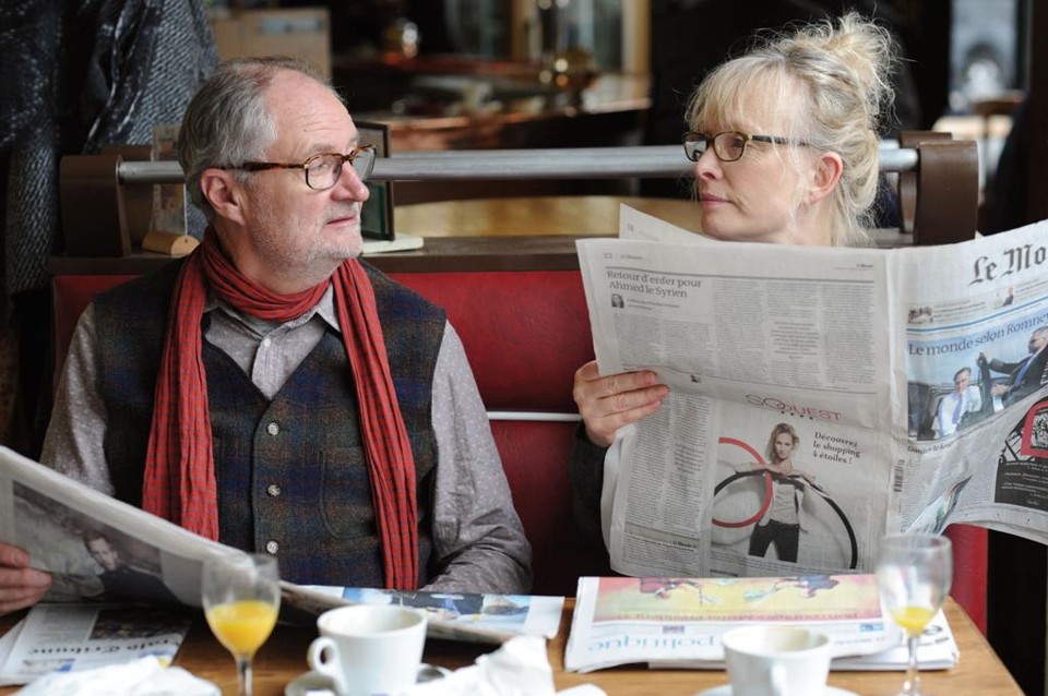 Nick (Jim Broadbent) e Meg (Lindsay Duncan): depois de 30 anos juntos, cometem o exagero de viajar a Paris mesmo sem grana. | Divulgação