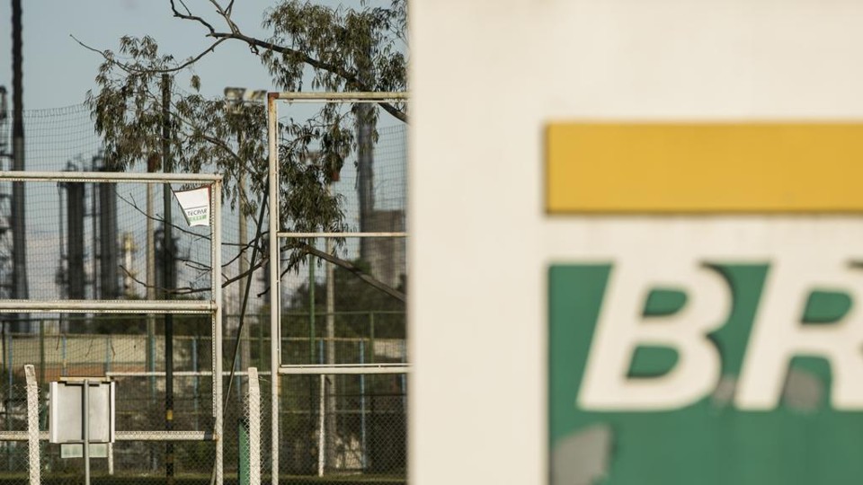 As ações da Petrobras subiram na expectativa pelo balanço de 2014, que deve sair nesta semana. | Marcelo Andrade/Gazeta do Povo