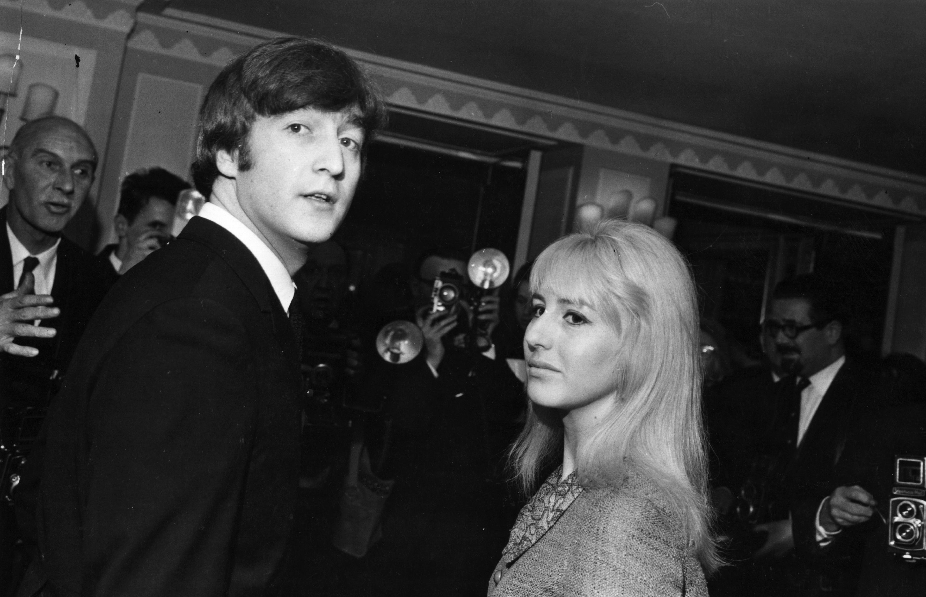 John Lennon e Cynthia, sua primeira esposa, no anos 1970: casal teve um filho, Julian. | Evening Standard/Getty Images