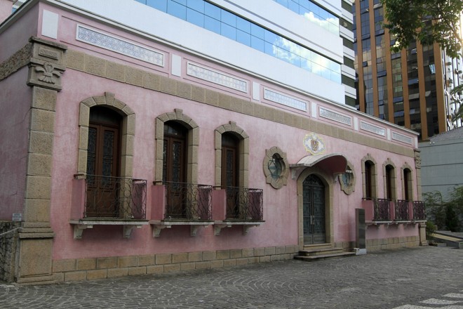 Casa foi inspirada na residência “o ramalhete”, do escritor português Eça de Queiroz | Daniel Derevecki / Arquivo Gazeta do Povo