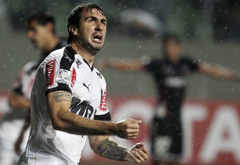 O atacante Pratto abriu o placar para o Atlético-MG no Independência: triunfo por 2 a 0 garantiu o Galo nas oitavas de final. | Washington Alves/Reuters