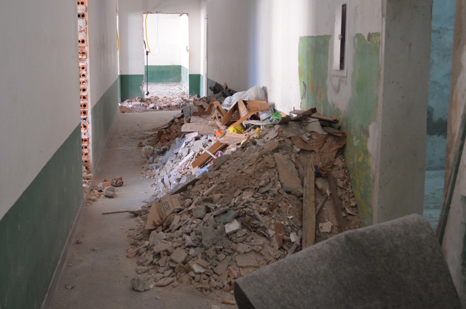 Campus da Unespar, em Paranaguá, está em obras desde outubro de 2014 e ano letivo de 2015 só começará na próxima semana. | Débora Mariotto Alves/Gazeta do Povo