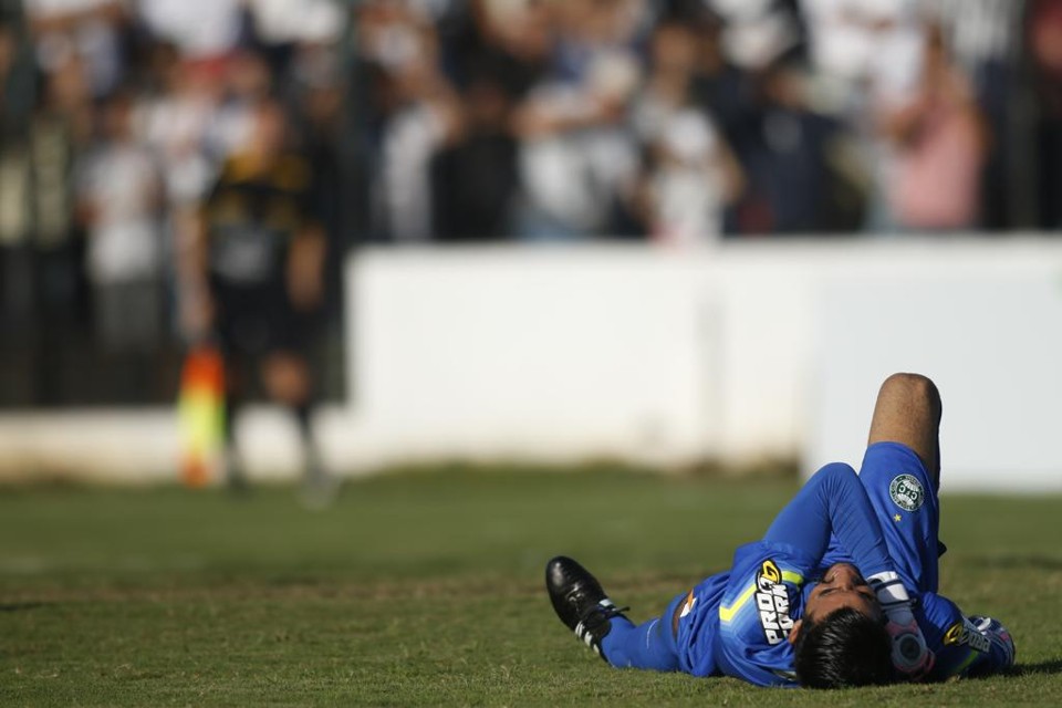 Goleiro Vaná não foi bem contra o Operário. | Josue Teixeira/Gazeta do Povo