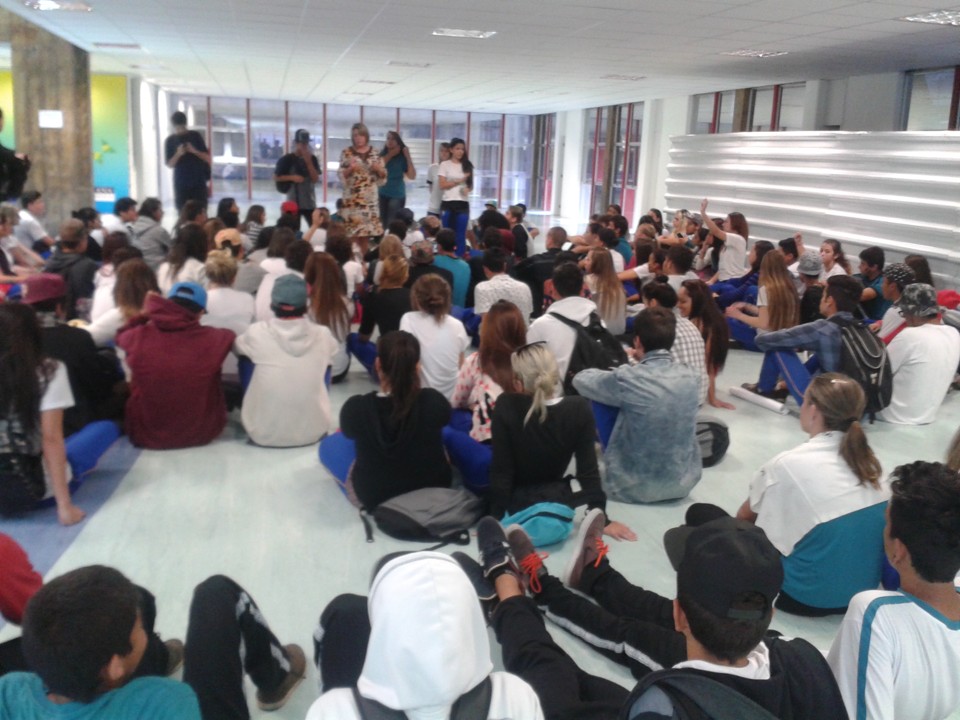 Após protesto, alunos foram recebidos  no Núcleo Regional de Educação em Curitiba. | Felipe Vanini/Gazeta do Povo