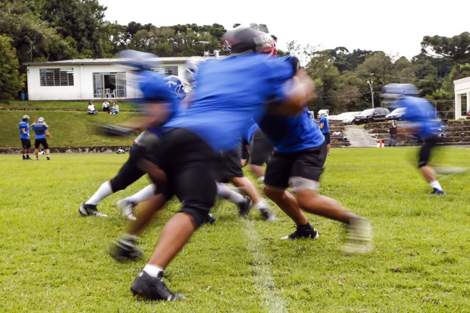 Seleção Brasileira de Futebol Americano fazendo um treinamento intensivo no feriado de Tiradentes na Unicentro em Irati, interior do Paraná. Seleção se prepara para a primeira participação do Brasil na Copa do Mundo de Futebol Americano. | Albari Rosa/gazeta do povo