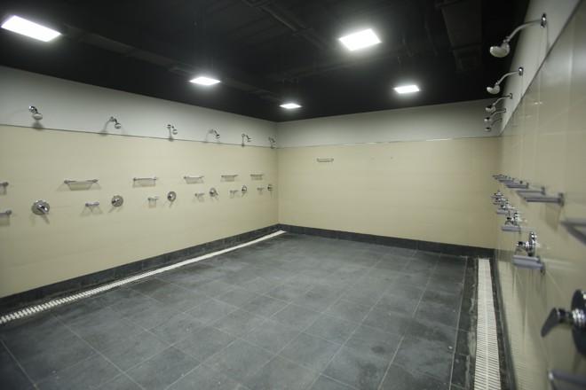 Até os chuveiros podem ser conhecidos na visita ao estádio | Marcelo Andrade/Gazeta do Povo