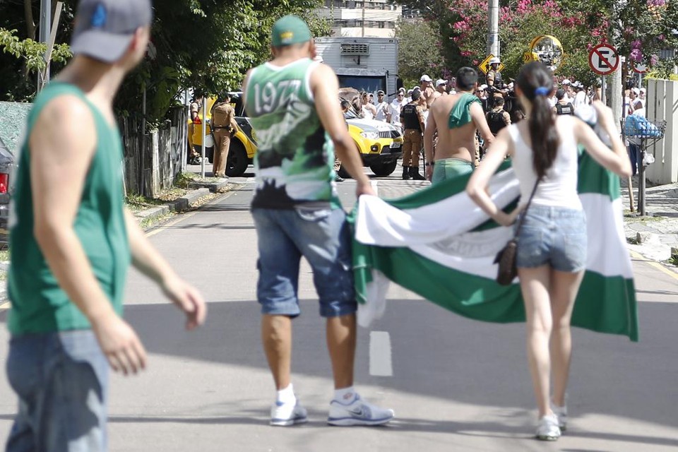 Cerca de mil torcedores do Coritiba irão até Ponta Grossa para o primeiro jogo da final contra o Operário. | Henry Milleo/Gazeta do Povo