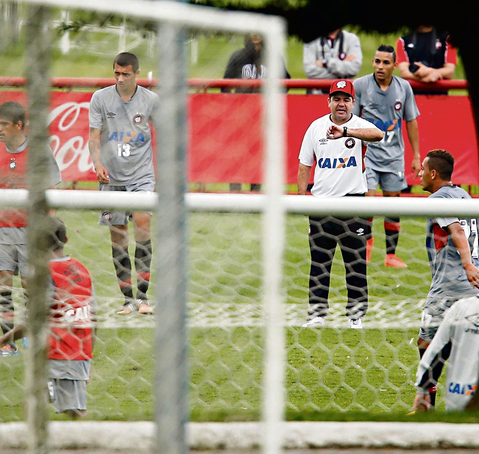 Enderson Moreira fará o quarto jogo no comando atleticano. Time venceu o Nacional no primeiro turno por 7 a 0. | Albari Rosa/Gazeta do Povo