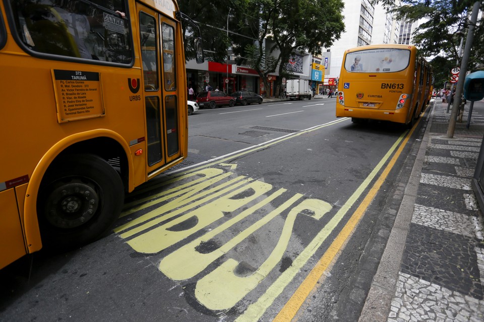 Os ônibus em Curitiba circulam com tabela de domingo na sexta-feira (1.º) | Henry Milleo/Gazeta do Povo