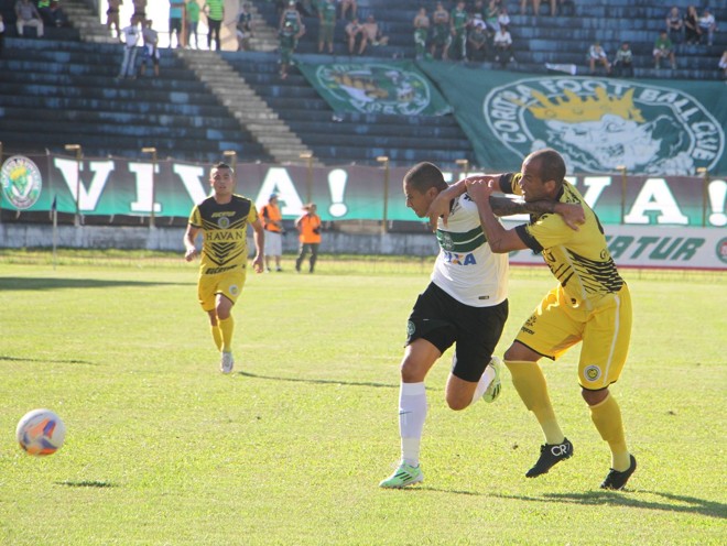Wellington Paulista recebe marcação dura. | Divulgação/ Coritiba