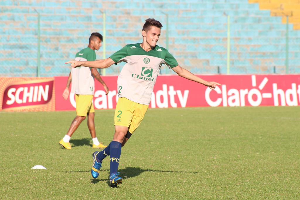 Matheus Ribeiro jogava no Ypiranga de Erechim, time em que estava o ex-atleticano Paulo Baier. | Rodrigo Vargas/Divulgação/Ypiranga