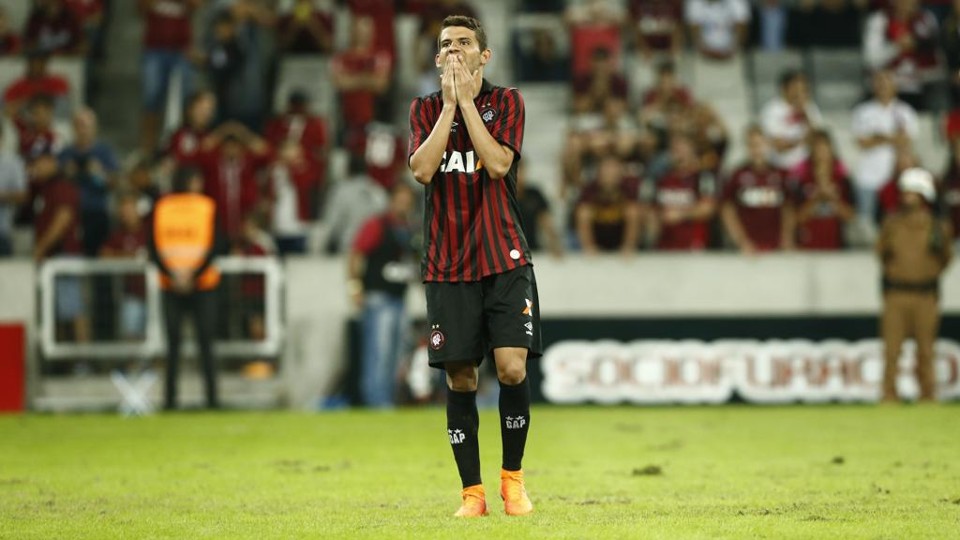 Jadson, recém-contratado, perdeu um pênalti na Arena. | Hugo Harada/Gazeta do Povo