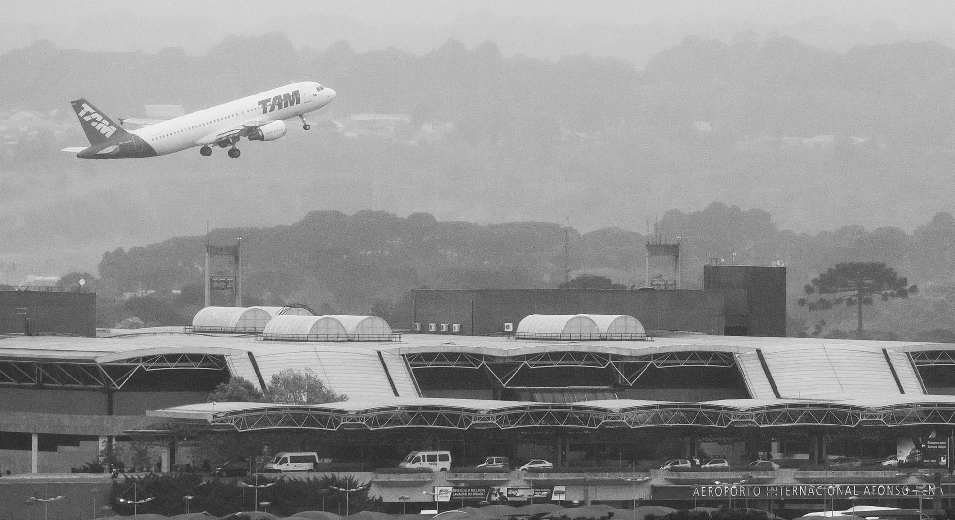 Cindacta está averiguando problema em radares do Aeroporto Internacional Afonso Pena, nesta sexta-feira (24). | Brunno Covello/Gazeta do Povo