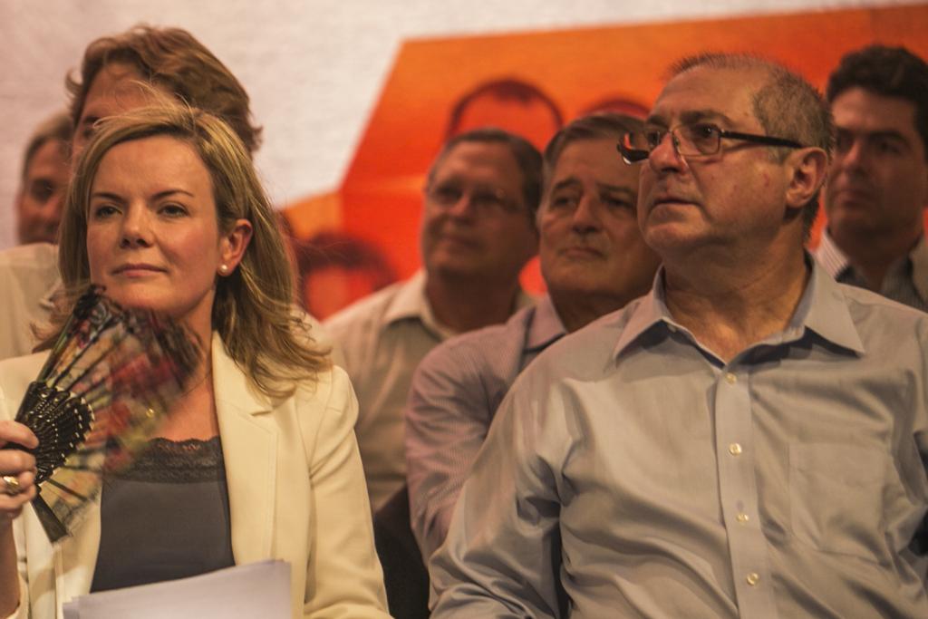 Gleisi e Paulo Bernardo afirmam que a arrecadação de campanha foi regular. | Marcelo Andrade/Gazeta do Povo