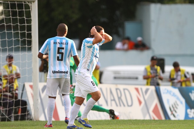 Germano lamenta chance desperdiçada. | Gilberto Abelha/Jornal de Londrina