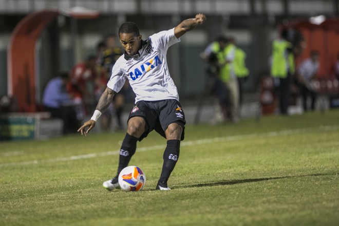 Eduardo teve boa atuação. | Marcelo Andrade/Gazeta do Povo
