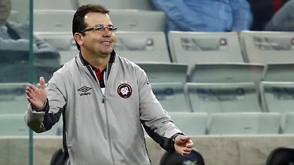 Enderson condiciona melhora do Atlético à chegada de reforços Enderson Moreira tem conversado com a diretoria do Atlético para indicar e trazer reforços para o elenco. | Albari Rosa/Gazeta do Povo