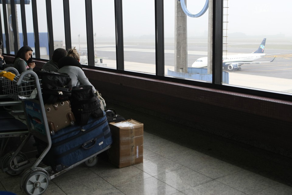 Passageiros devem ficar atentos À possibilidade de atrasos e cancelamentos de voos no Afonso Pena | Aniele Nascimento/Gazeta do Povo