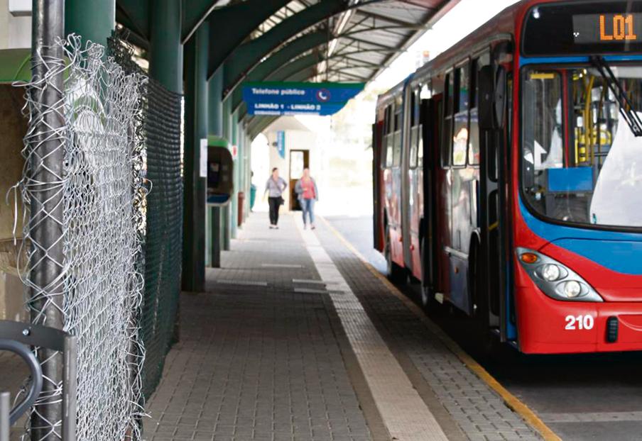 Após tentativa frustrada da Comec de resolver problemas causados por desintegração, os municípios de Curitiba e Araucária tentam encontrar solução por conta própria | Aniele Nascimento/Gazeta do Povo