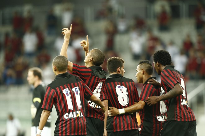 Gol de Lula deu tranquilidade ao Atlético na partida contra o Remo. | Hugo Harada/Gazeta do Povo