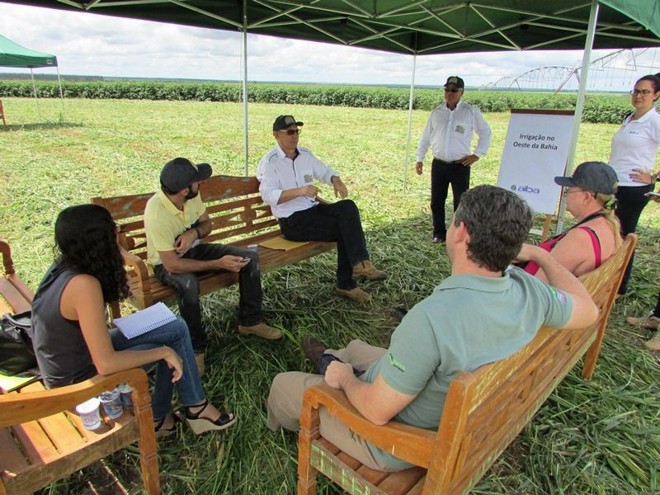 Aiba realizou um Dia de Campos com os jornalistas convidados para apresentar aspectos da agricultura no Oeste baiano. | 