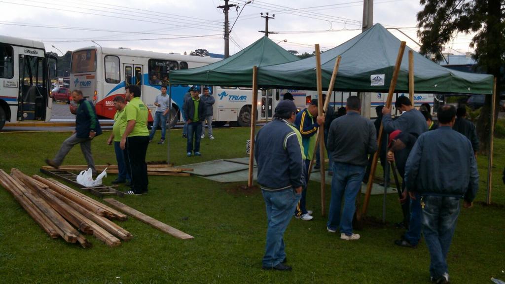 Motoristas montam acampamento para protestar em Araucária | Divulgação/Sindimoc