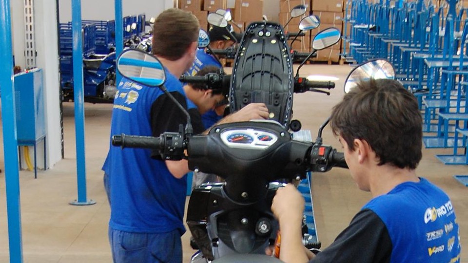 A indústria de motos chegou a ter 20,5 mil funcionários em 2011, mas a força de trabalho do setor caiu para 17,8 mil | Marco Martins/Gazeta do Povo
