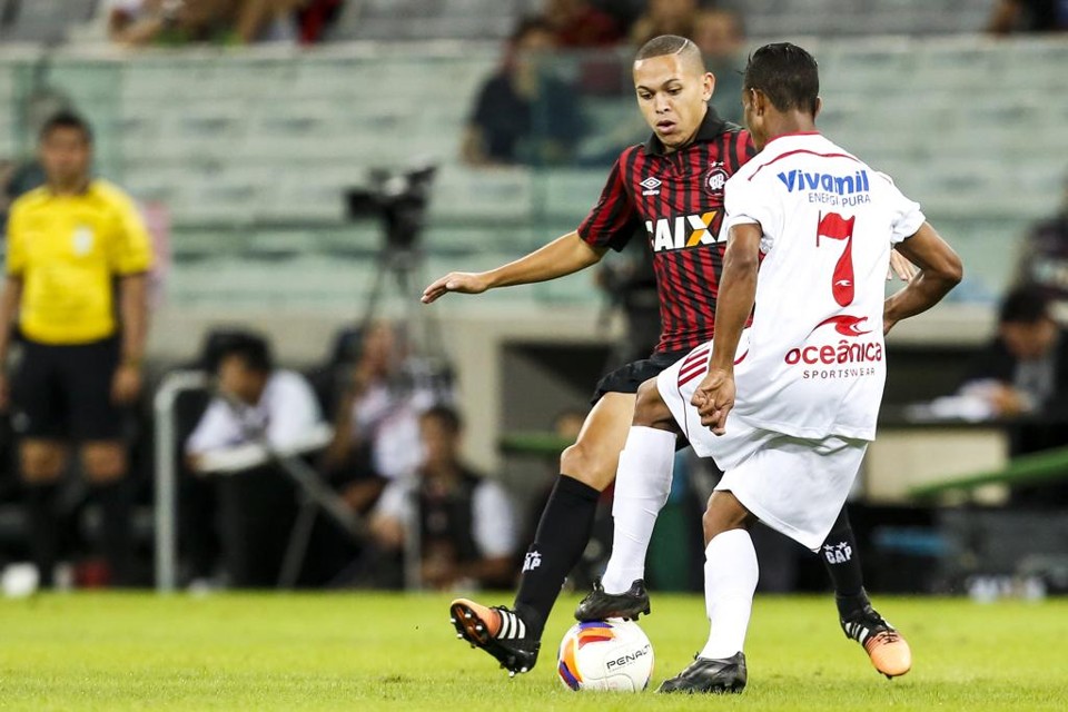 Mal em campo, Marcos Guilherme teve personalidade para analisar o momento rubro-negro. | Brunno Covello/Gazeta do Povo