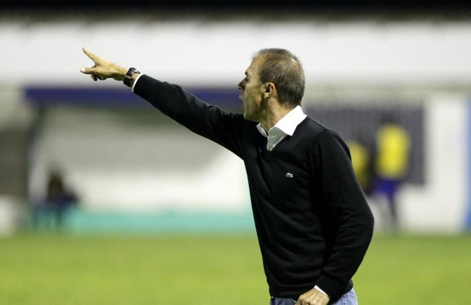 Técnico Milton Mendes elogiou os jogadores do Atlético apesar da derrota por 1 a 0 para o Tupi pela Copa do Brasil. | Daniel Castellano/Gazeta do Povo