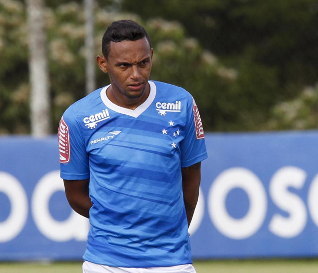 O lateral-esquerdo Gilson decidiu aceitar uma proposta do Coritiba e será emprestado pelo Cruzeiro até o fim do ano. | Wahington Alves/Light Press /Cruzeiro