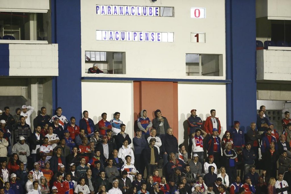 Placar da Vila Capanema aponta o 1 a 0 para o Jacuipense na eliminação do Paraná da Copa do Brasil. | Hugo Harada/Gazeta do Povo