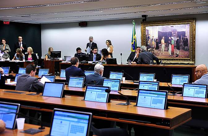 Em sessão na manhã desta quinta-feira, aliados frearam a proposta. | Gabriela Korrossy/Agência Câmara dos Deputados